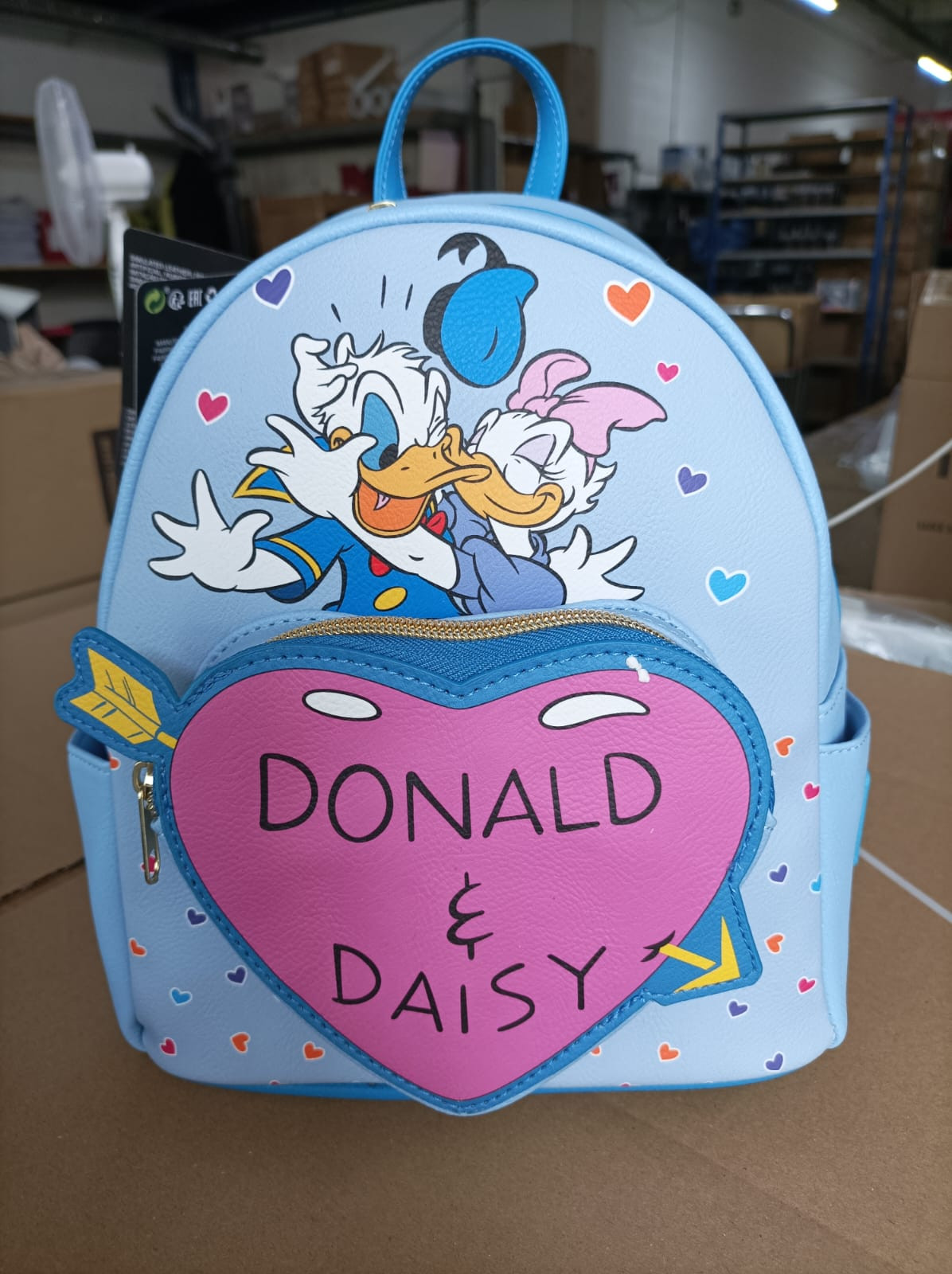 [DEFECT] DONALD & DAISY VALENTINE MINI RUGZAK - DISNEY LOUNGEFLY